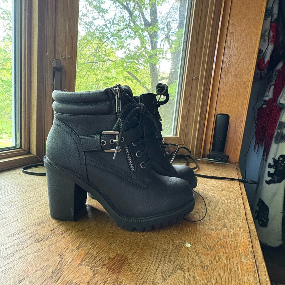 Chic Black Lace-Up Ankle Boots